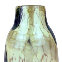 مزهرية عصرية بتصميم رخامي أنيق - لمسة فنية لديكور...