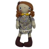 دمية قماشية ريترو بفستان مُزهر