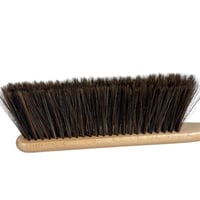 فرشاة يدوية للتنظيف.