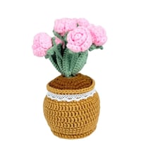 مزهرية كروشيه بزهور وردية