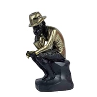 تمثال شمبانزي أكاديمي مُصمم بحرفية عالية.