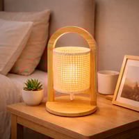 مصباح طاولة خشبي بتصميم طبيعي مع غطاء منسوج