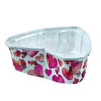 أوعية ورقية للحلا بشكل قلب مزخرفة بالقلوب