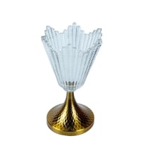طبق تقديم زجاجي مرتفع بقاعدة ذهبية