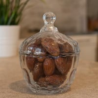 علبة تقديم زجاجية بغطاء (سكرية / مكسرات / تمر)