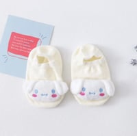 زوج من جوارب الأطفال الناعمة والمريحة