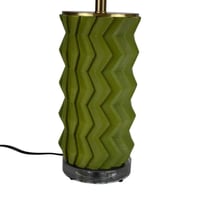 مصباح طاولة بقاعدة سيراميكية خضراء