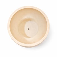 اصيص زرع سيراميك بقاعدة مرتفعة بتصميم مخطط مقاسين