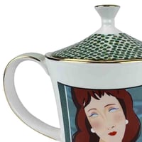 إبريق بورسلان فاخر بنقشة فنية