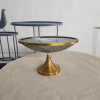 صحن فاكهه زجاجي بيضاوي مع قاعدة معدنية ذهبية وإكلي...