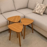 طقم طاولات خدمة ثلاثية بتصميم عصري وأسطح خشبية مثل...