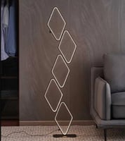 مصباح أرضي LED بتصميم هندسي عصري