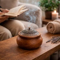 مبخرة خشبية فاخرة بغطاء معدني مزخرف