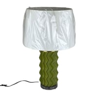 مصباح طاولة بقاعدة سيراميكية خضراء