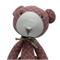 دب قماشي كلاسيكي بفيونكة أنيقة