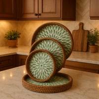 طقم صواني دائرية من الخيزران بنقشة أوراق خضراء