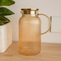 إبريق تقديم زجاجي بلون كهرماني بغطاء معدني