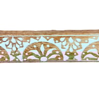 صينية تقديم خشب بمقابض معدنية بنقشة تراثية