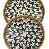طقم صواني دائرية من الخيزران بنقشة فسيفساء بالأبيض...