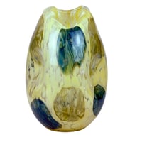 مزهرية زجاجية بتصميم انيق - لمسة فنية عصرية لديكور...