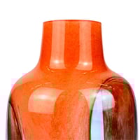 مزهرية زجاجية بتدرجات العنبر الدافئة