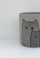 أصيص خزفي بتصميم قطط مرسومة