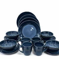 طقم سفرة بورسلان فاخر باللون الازرق الداكن – 16 قط...