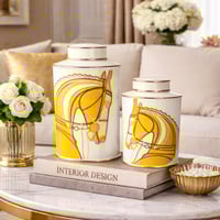 طقم فازات سيراميك بنقشة الخيل باللون الاصفر والذهب...