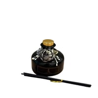 فواحة عطرية بتصميم زهري فاخر