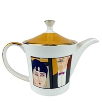 إبريق بورسلان فاخر بنقشة فنية