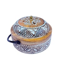 مبخرة تراثية مزخرفة