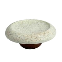 طبق تقديم زخرفي على شكل فطر من الحجر والخشب