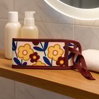 ليفة استحمام قماشية مزخرفة بنقش الأزهار