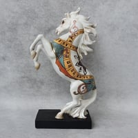 أضف لمسة من الفخامة إلى ديكورك مع تمثال الحصان كار...
