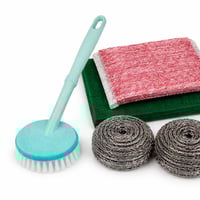 فرشاة تنظيف الصحون والمقالي بمقبض مريح