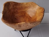 وعاء خشبي - قطعة فنية يدوية فريدة