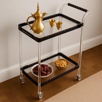 عربة تقديم بطبقتين بإطار شفاف ولمسات خشبية