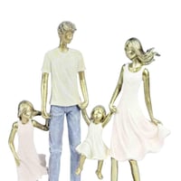 تمثال عائلة أنيق أم، أب وابنتان | لمسة دافئة لتزيي...