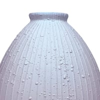 فازة خزف بوهيمية مع خرز خشبي وزينة شرابة