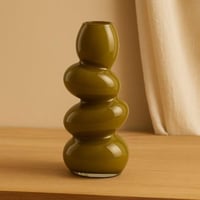 مزهرية زجاجية بتصميم عصري