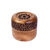 مبخرة خشبية اسطوانية بغطاء محفور وتصميم زخرفي