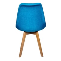 كرسي عصري مبطن باللون الأزرق السماوي