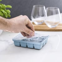 قوالب ثلج بغطاء محكم