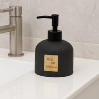 علبة صابون سائل بتصميم رخامي أسود ونقش خشبي