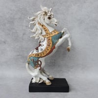 أضف لمسة من الفخامة إلى ديكورك مع تمثال الحصان كار...