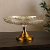 صحن تقديم فاخر بقاعدة ذهبيّة منقوشة