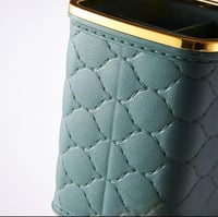 حامل أقلام ومنظم مكتبي فاخر بتقسيم داخلي