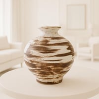 مزهرية ديكور خزفية بنقش فني يدوي