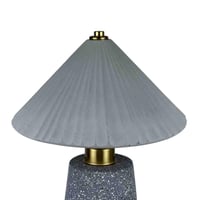 مصباح طاولة بتصميم حجري وغطاء مخروطي