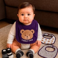 طقم مريلة وجوارب للرضّع – 3 مرايل + زوجين من الجوا...